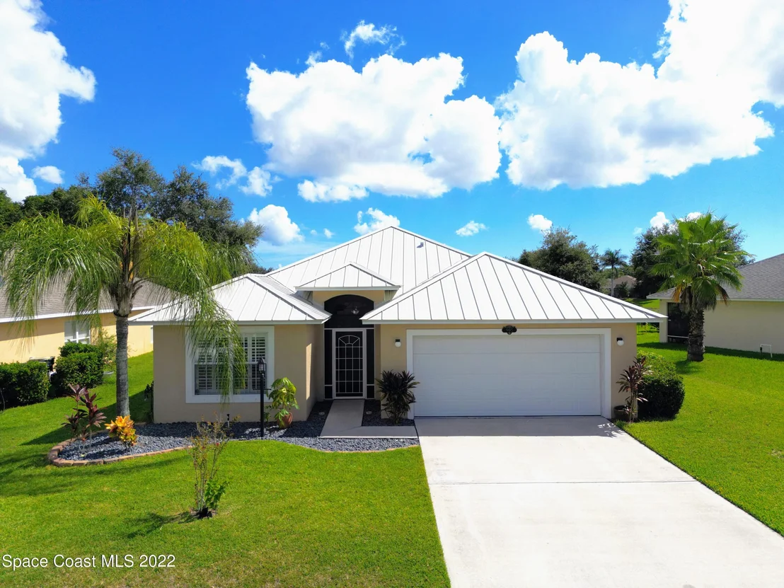 Photo of 905 Tavernier Circle NE