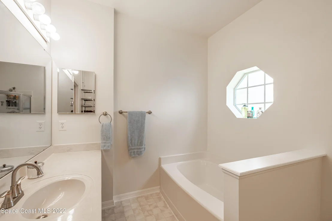 Photo of 2415 Mountain View Avenue
