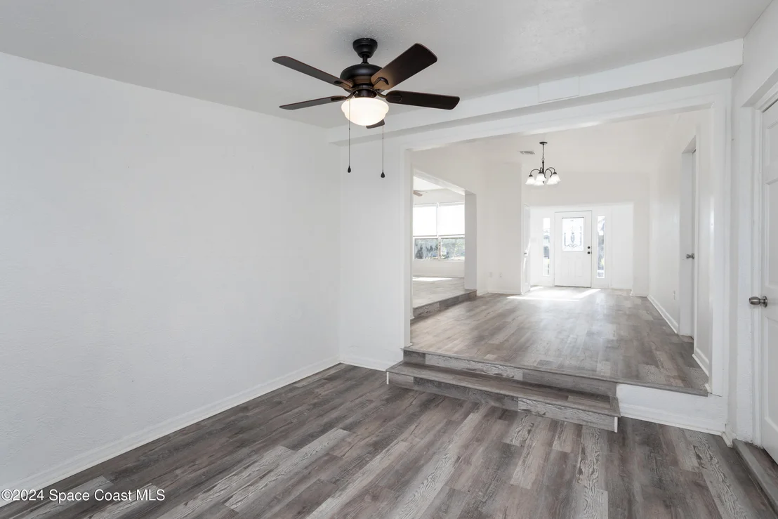 Photo of 1064 Cabot Drive NE