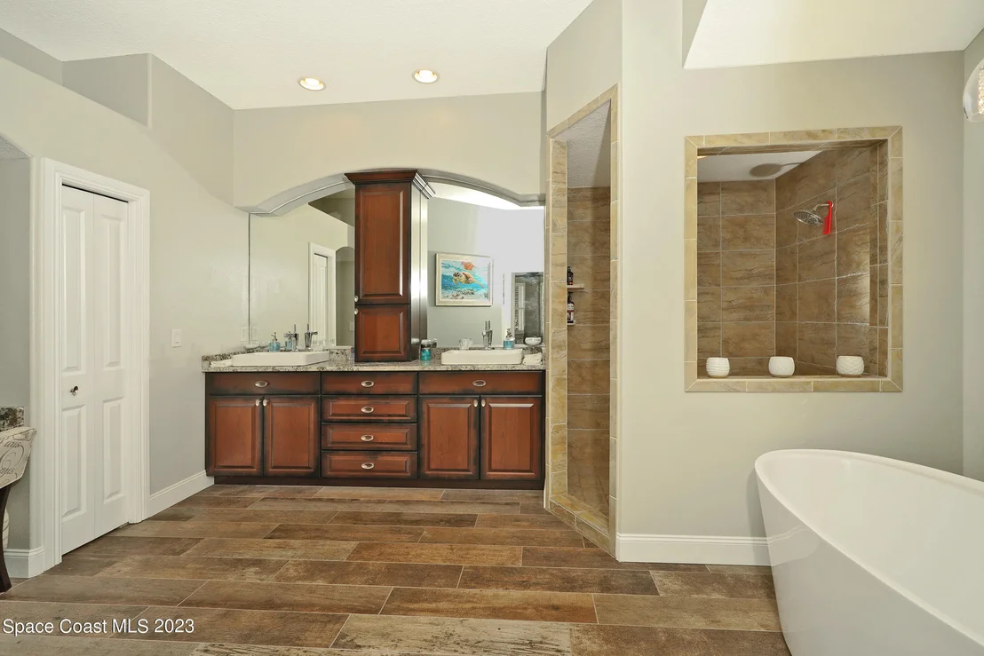 Photo of 2217 Royal Oaks Drive