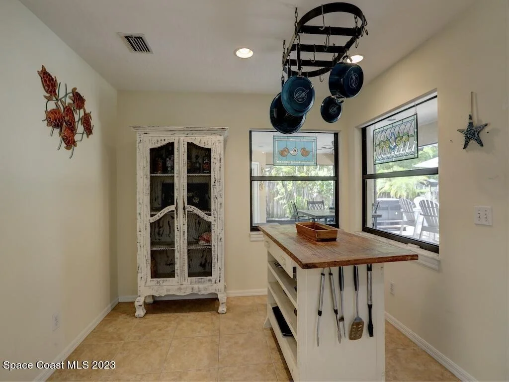 Photo of 9850 Oak