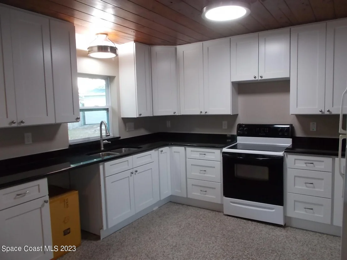 Photo of 3755 Lakeview Drive