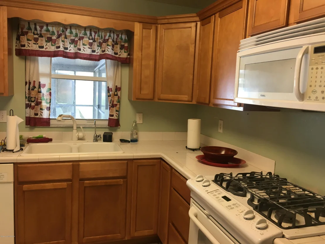 Photo of 546 Louvre Drive