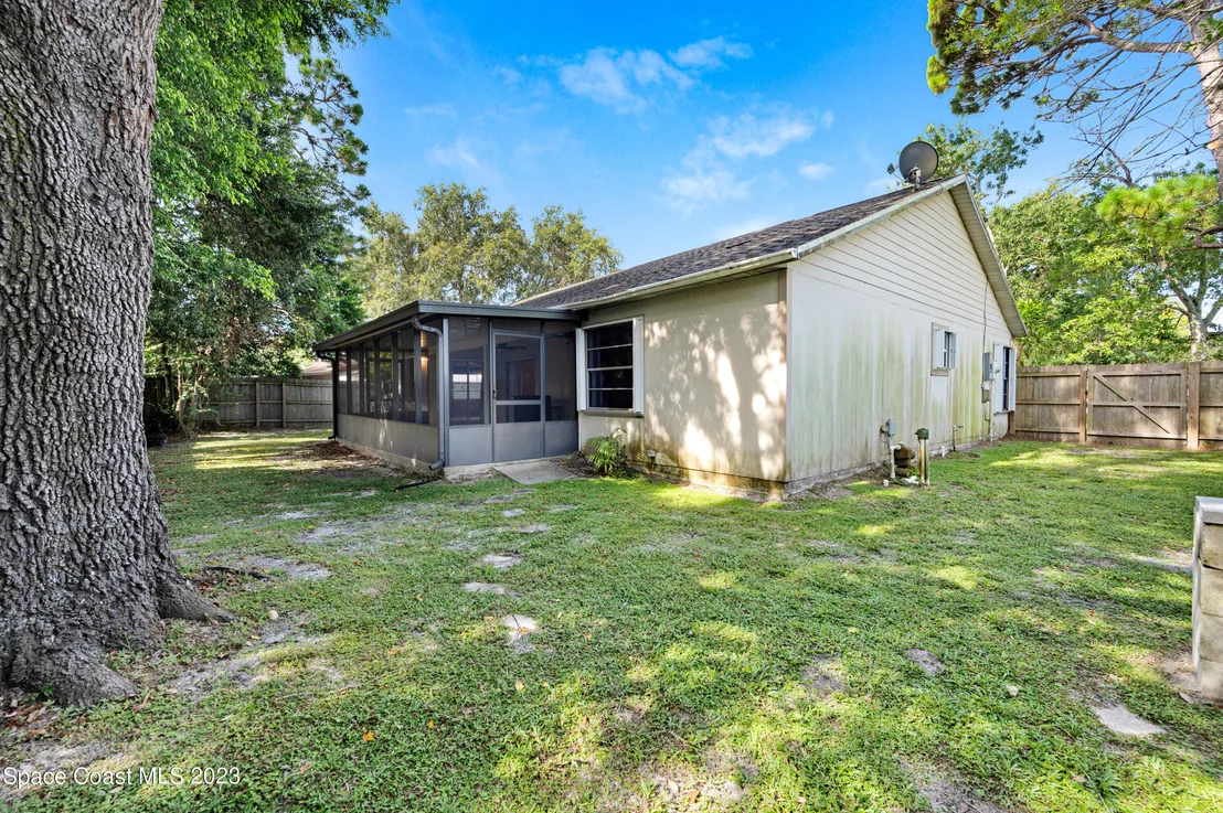 Photo of 810 Pine Valley Court