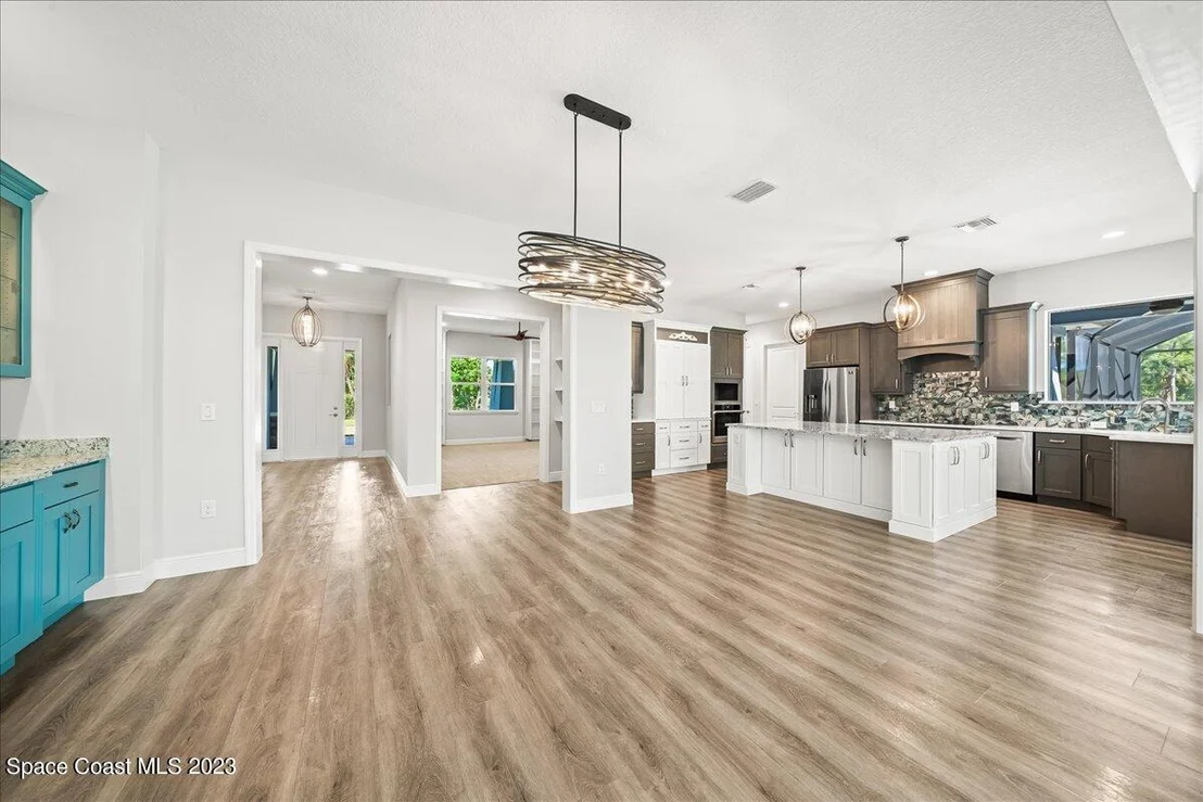Photo of 2255 Seminole Boulevard