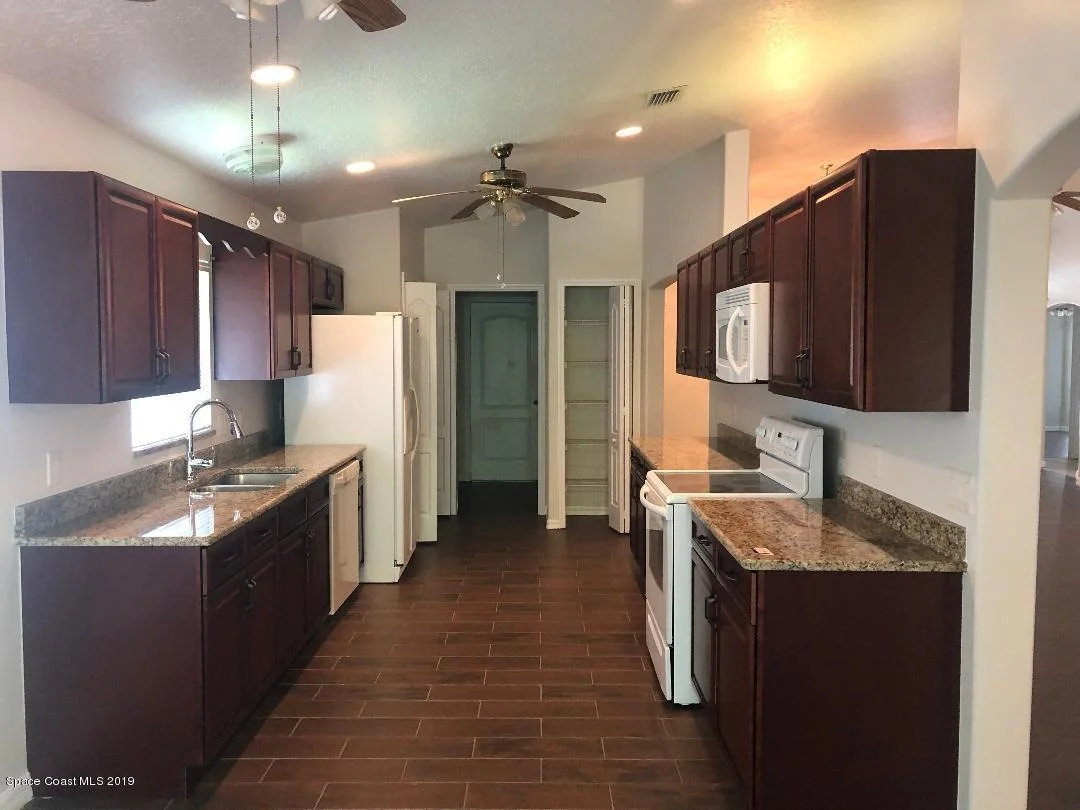 Photo of 1124 Pine Creek Circle NE