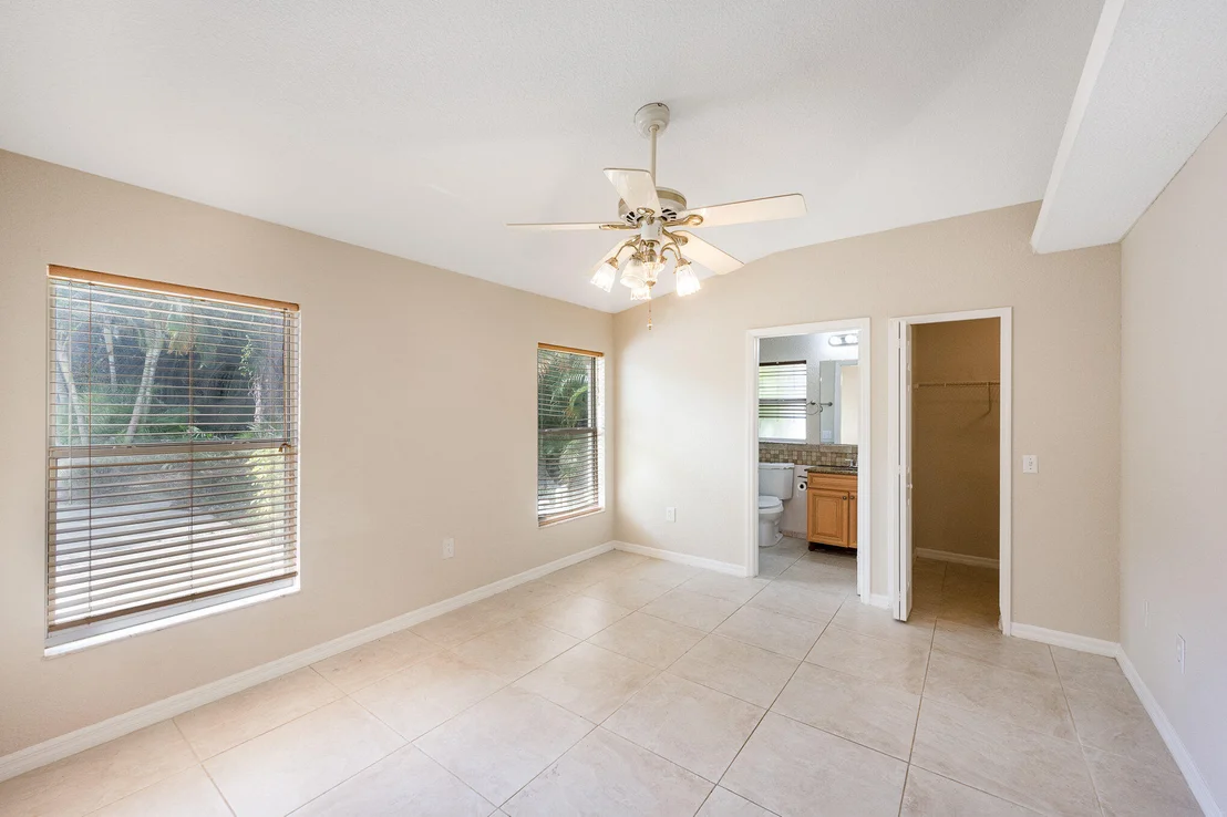 Photo of 910 Waco Boulevard SE