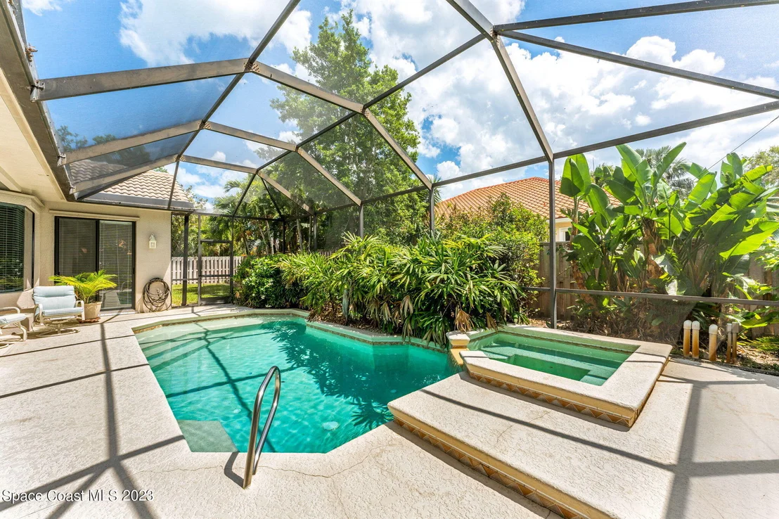 Photo of 423 Flanders Drive