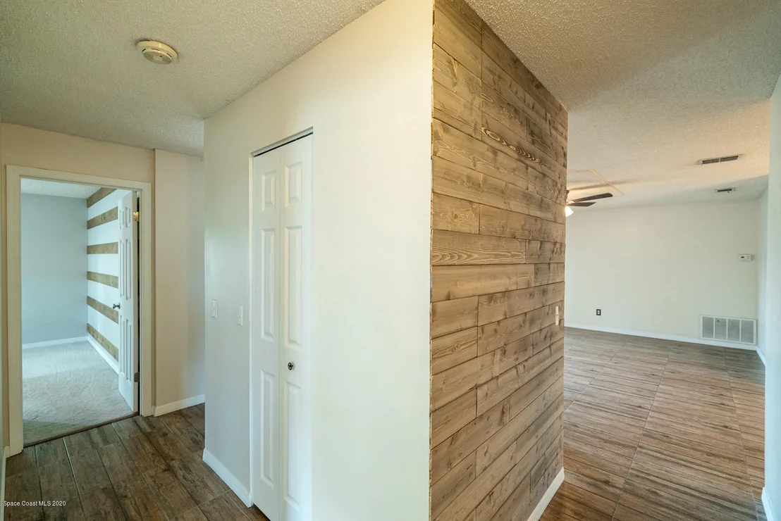 Photo of 2898 Corbusier Drive