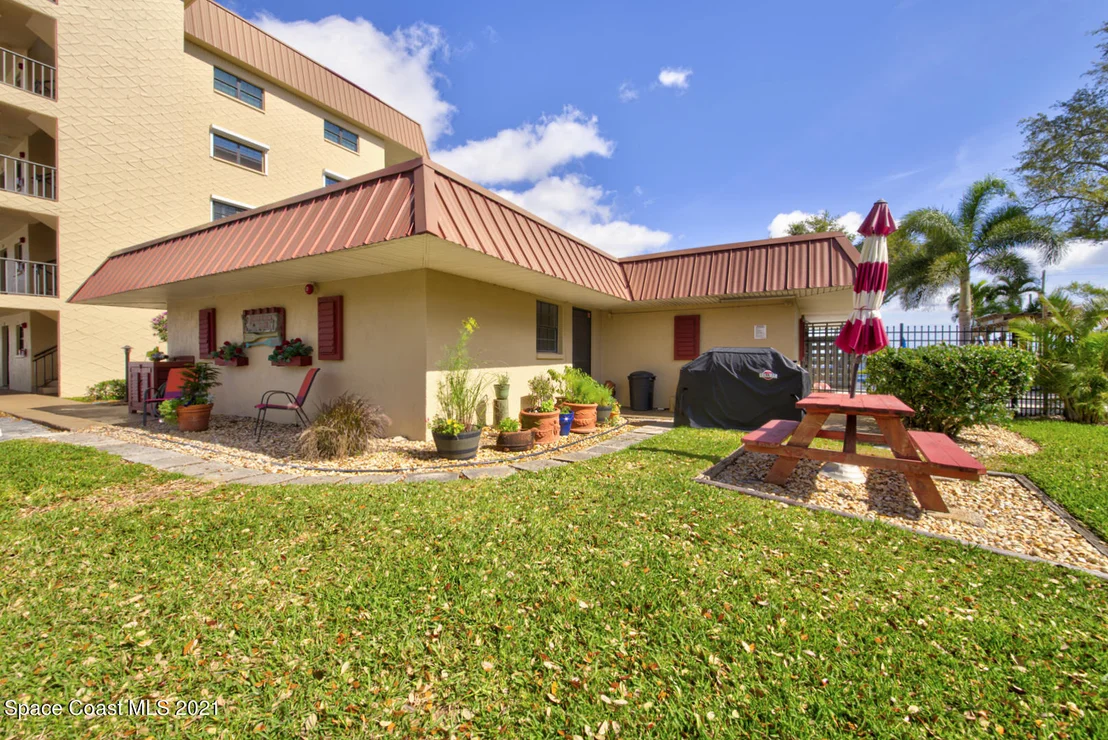 Photo of Unit B205 at 1049 Rockledge Drive