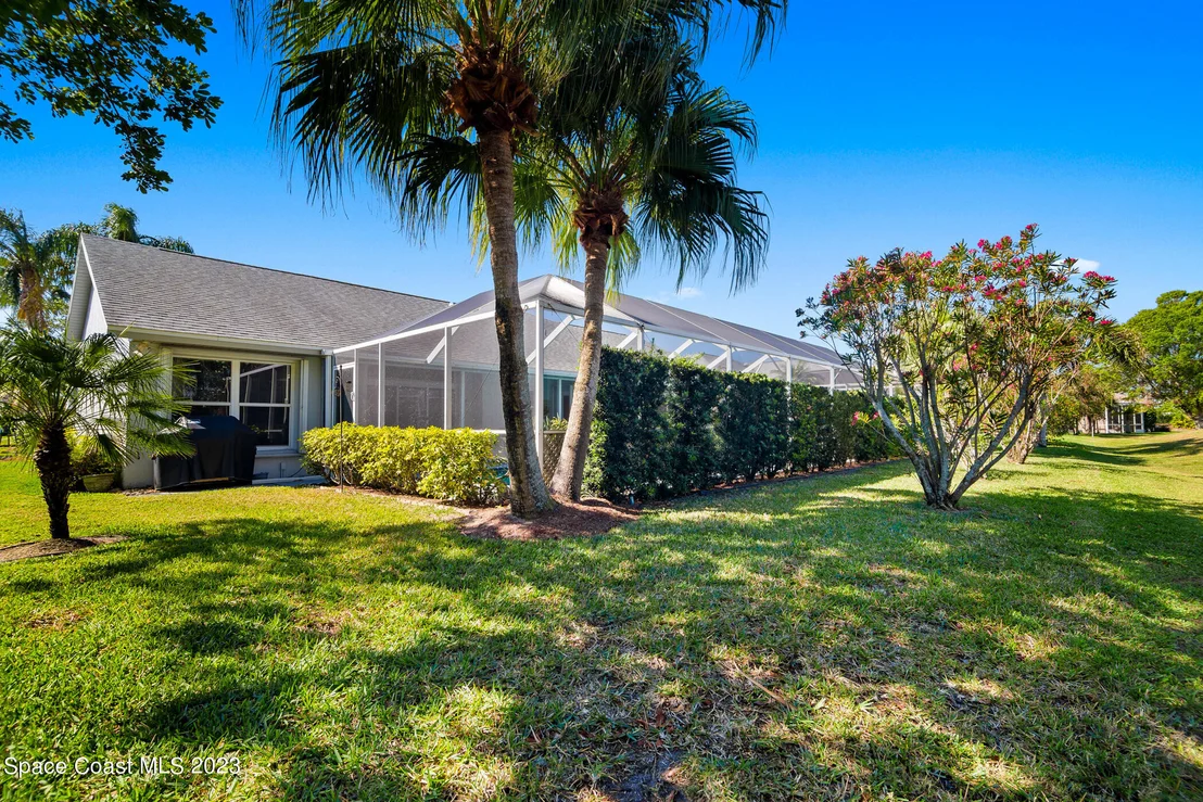 Photo of 2398 Golf Vista Boulevard
