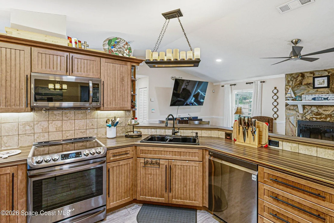 Photo of 413 Orlov Road NW