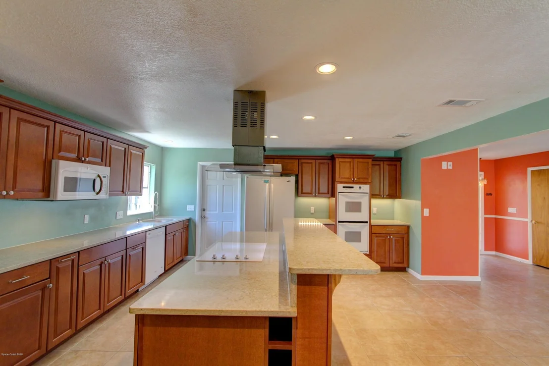 Photo of 913 Bluewater Drive