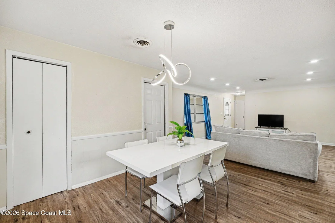 Photo of 2425 Heritage Drive