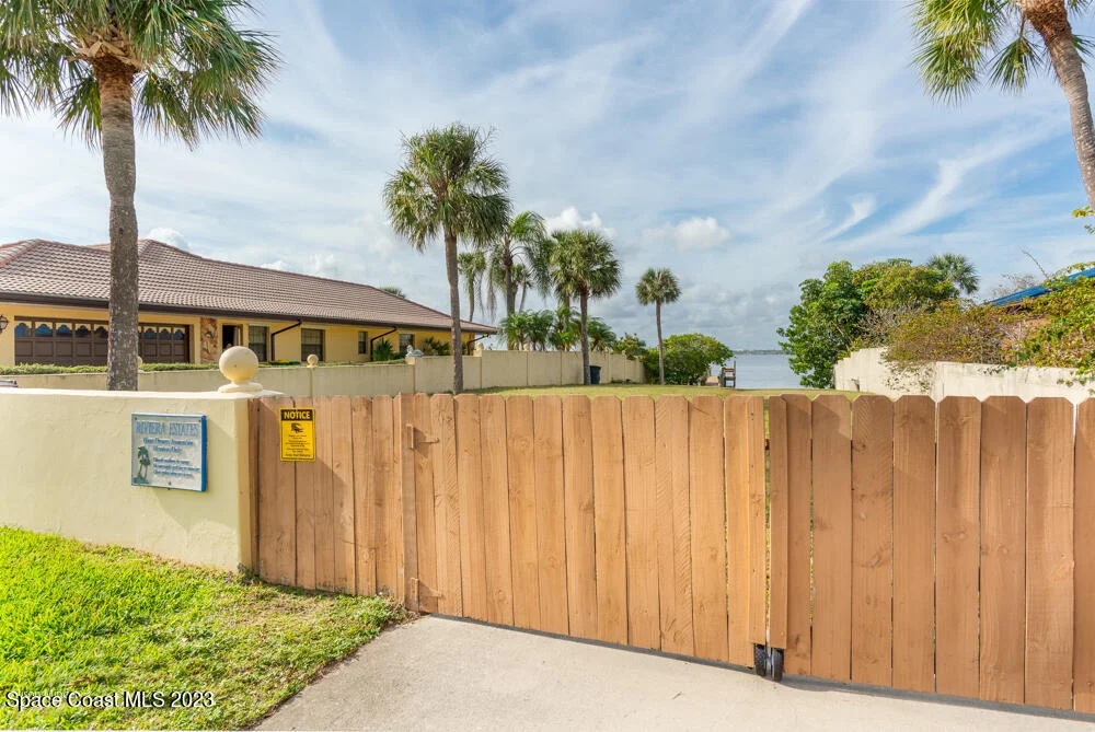 Photo of 2115 S River Road
