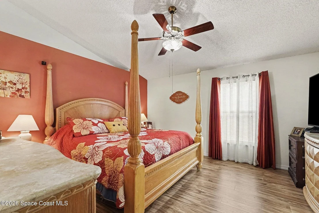 Photo of 1216 White Oak Circle