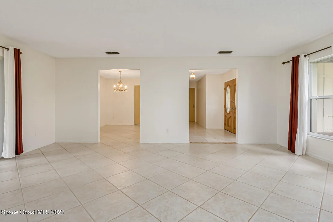 Photo of 536 Solitaire Palm Drive