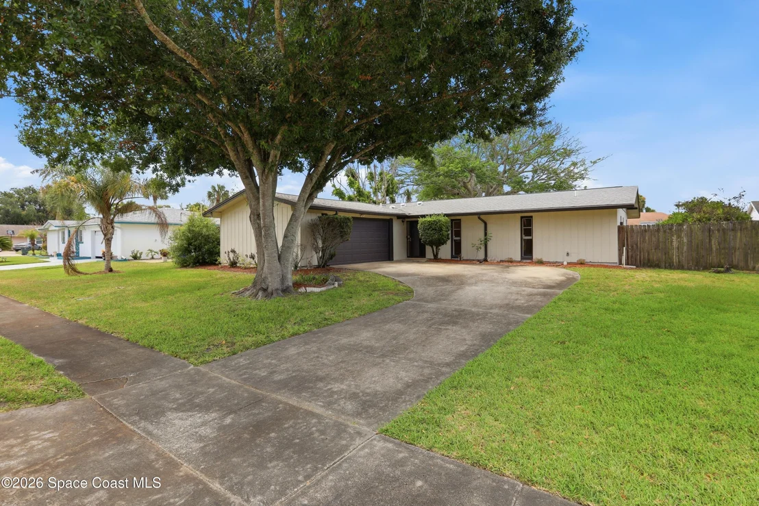 Photo of 1139 Groves Drive