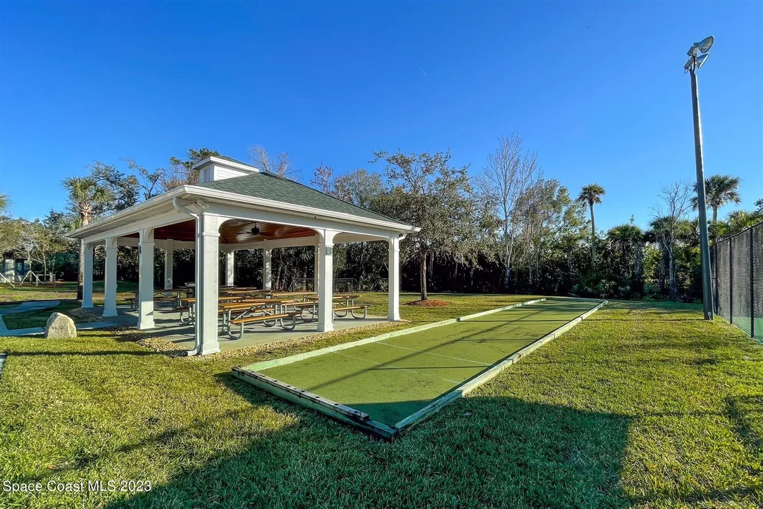 Photo of 915 Chatsworth Drive