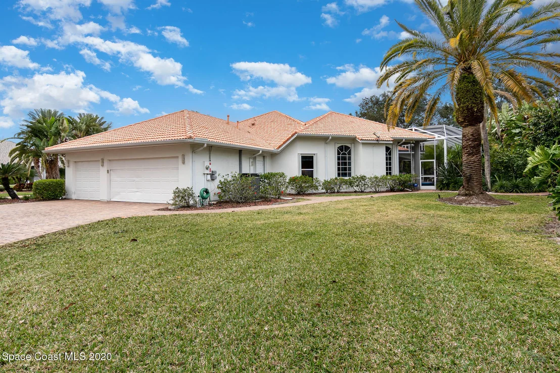 Photo of 889 Oak Park Drive