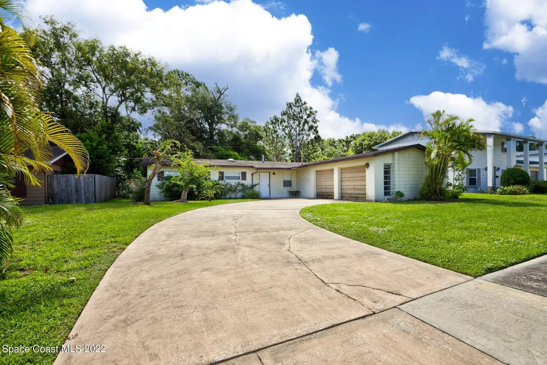 Photo of 1724 Golfview Drive
