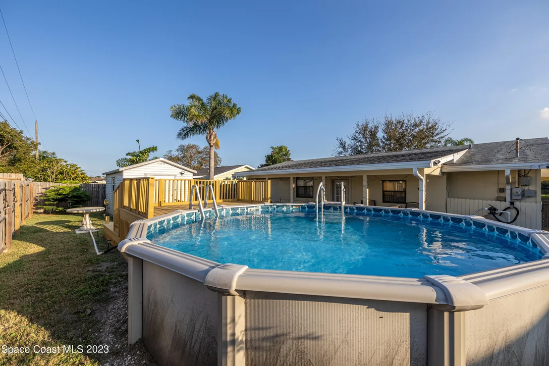 Photo of 3051 Edgewood Drive NE