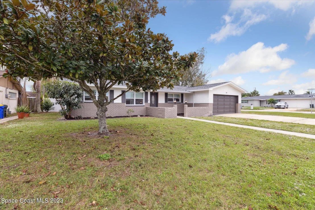 Photo of 885 Kings Post Road