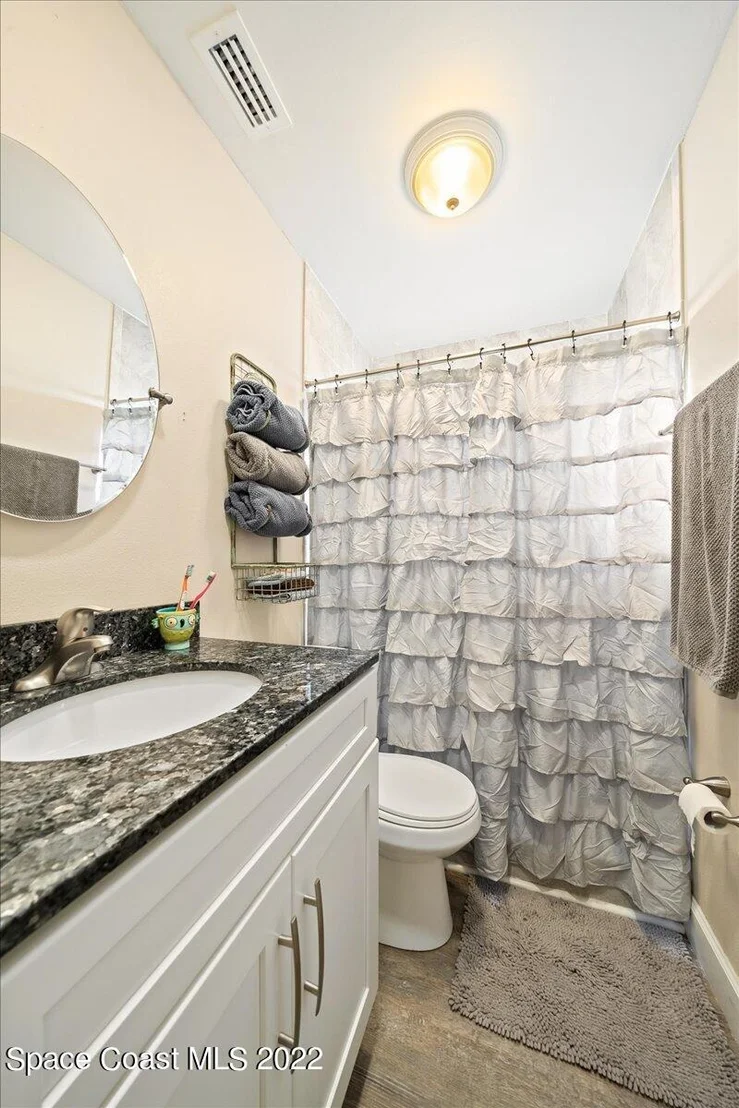 Photo of 1300 Cindy Circle NE