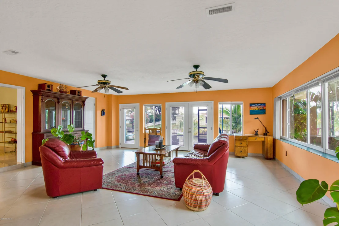 Photo of 445 Sparrow Drive