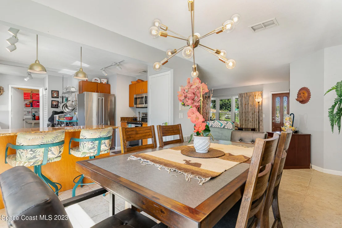 Photo of 1431 Mariposa Drive NE
