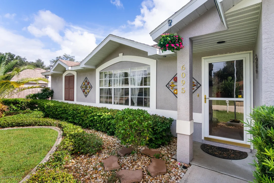 Photo of 6095 Adina Road