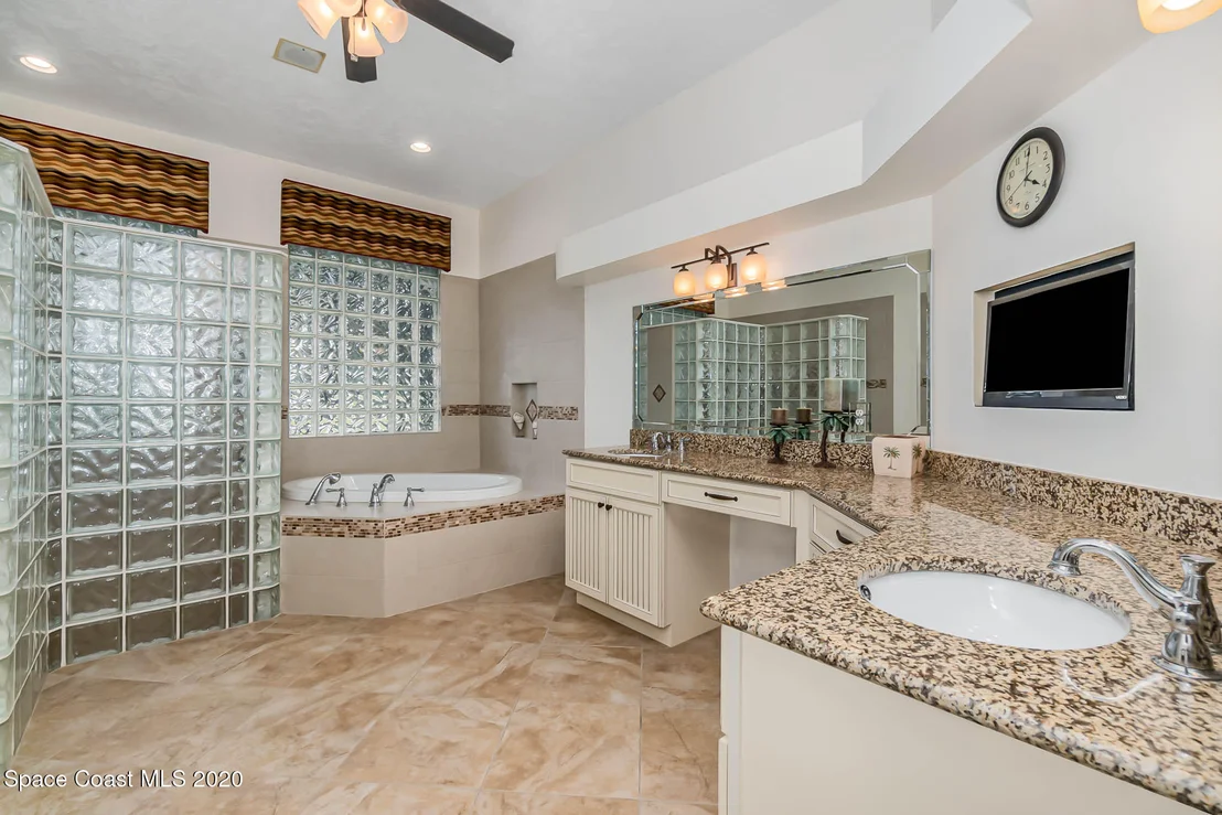 Photo of 889 Oak Park Drive