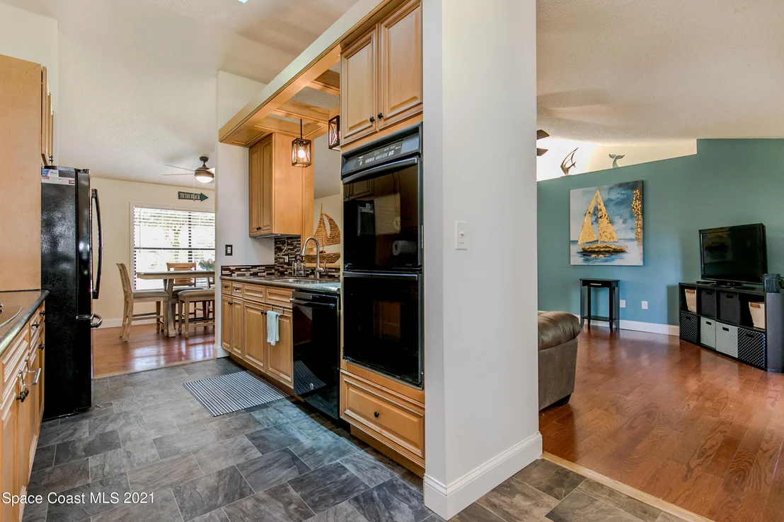 Photo of 949 Streamlet Ave Avenue