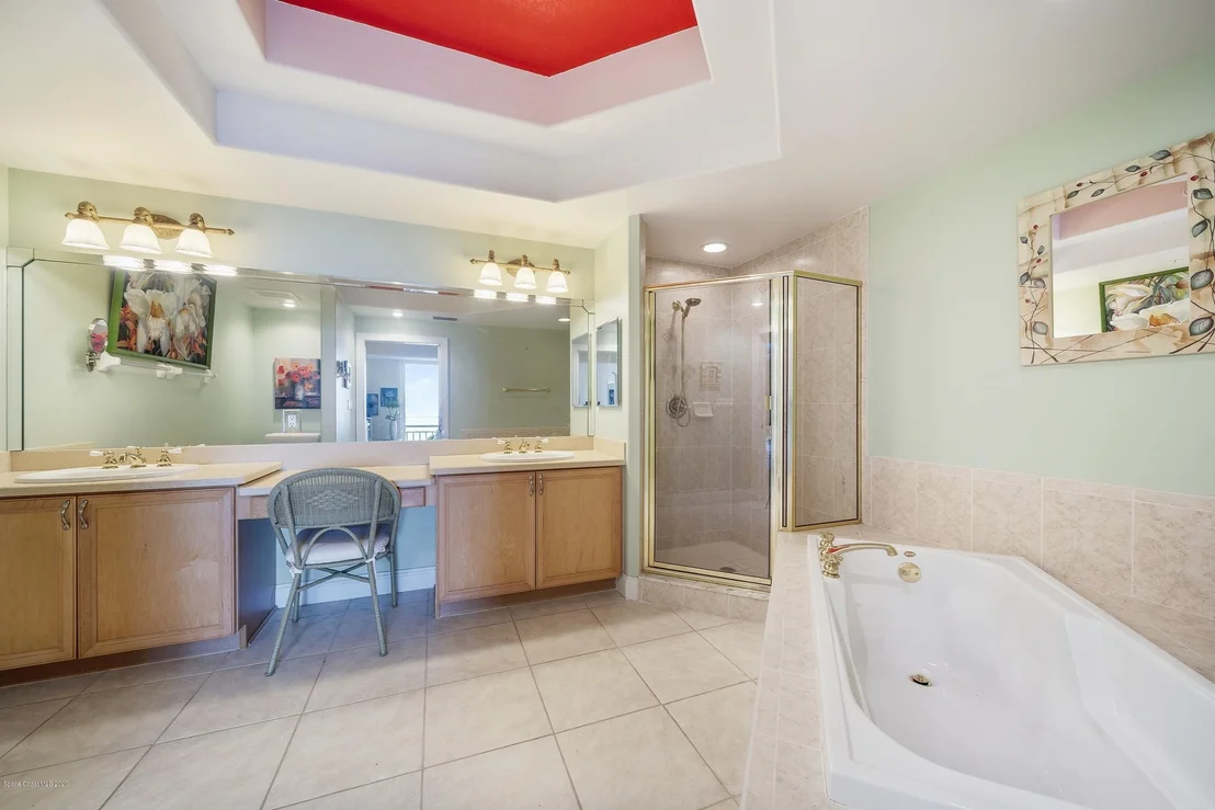Photo of Unit 302 at 4975 Dixie Highway NE