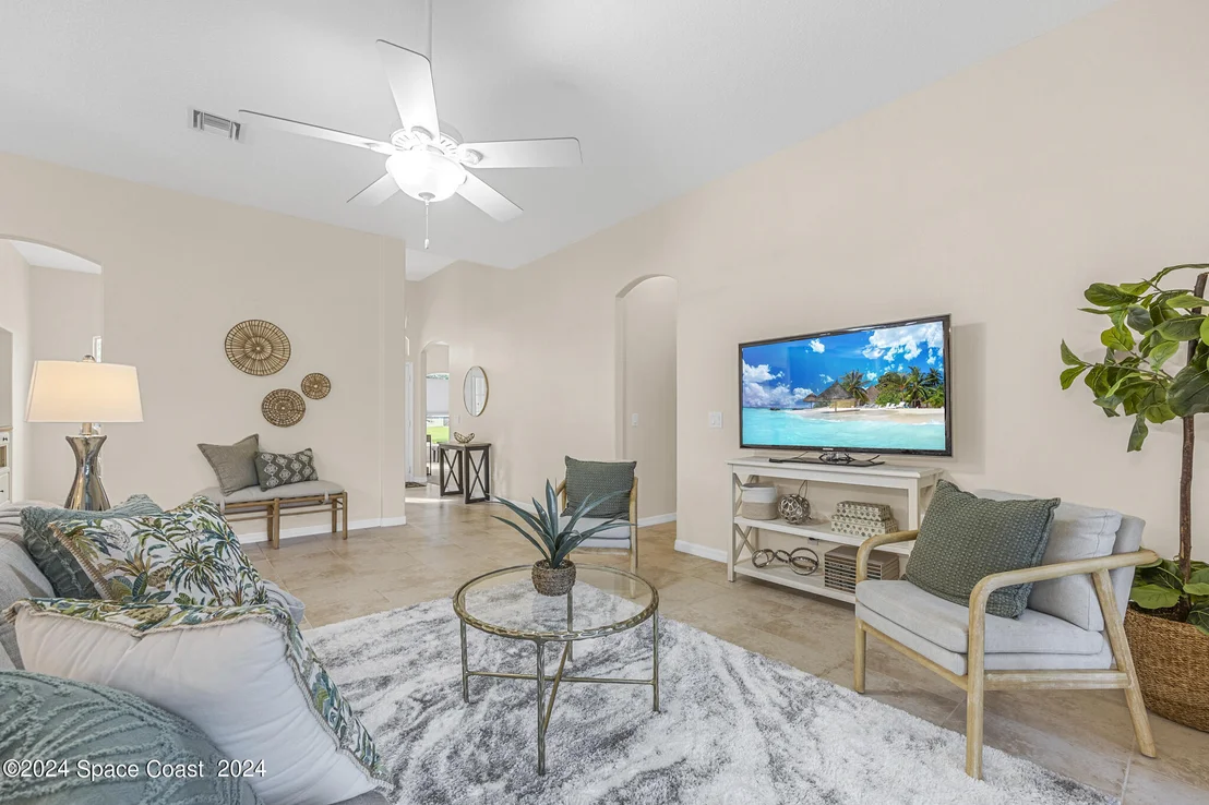 Photo of 1878 Windbrook Drive SE
