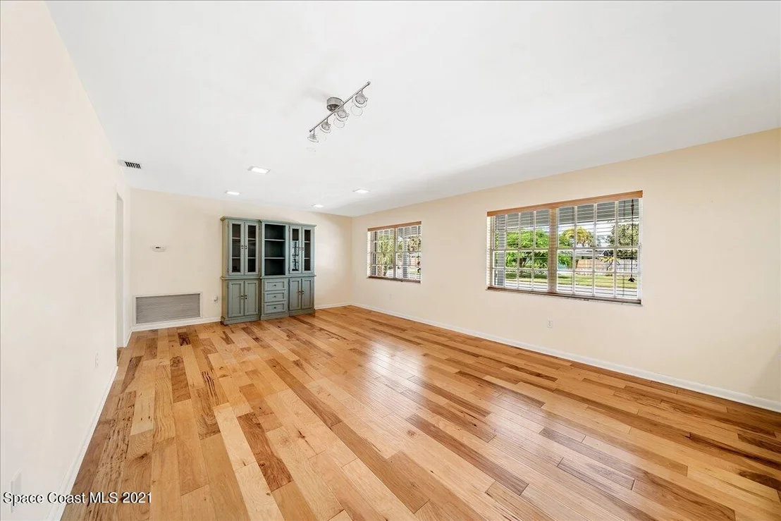 Photo of 585 Bahama Drive