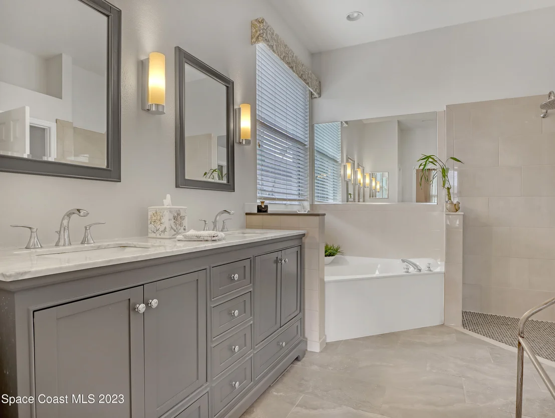 Photo of 904 Suntree Woods Drive