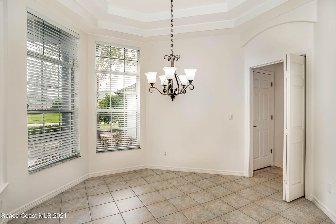 Photo of 4353 Long Lake Road
