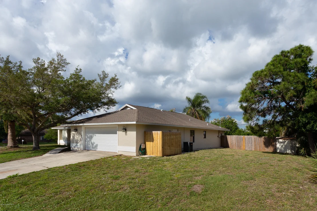 Photo of 1112 Scyphers Street NE