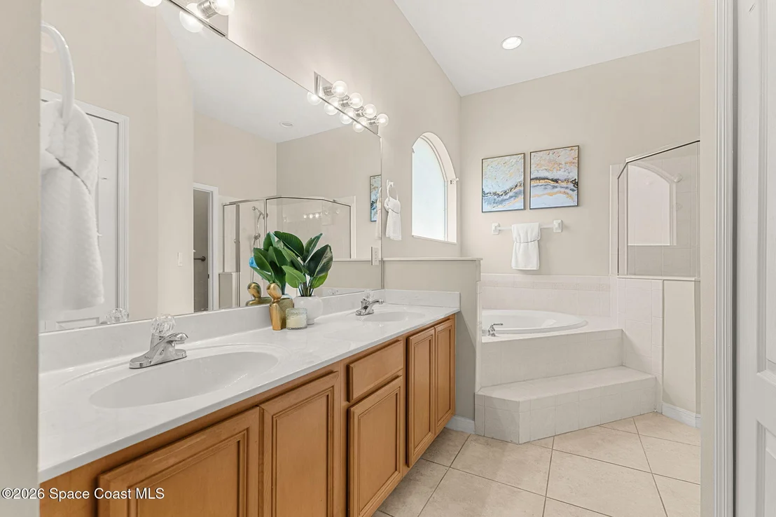 Photo of 1860 Windbrook Drive SE