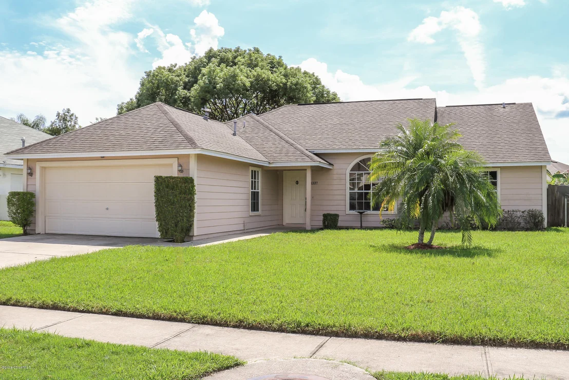 Photo of 1337 Heritage Acres Boulevard