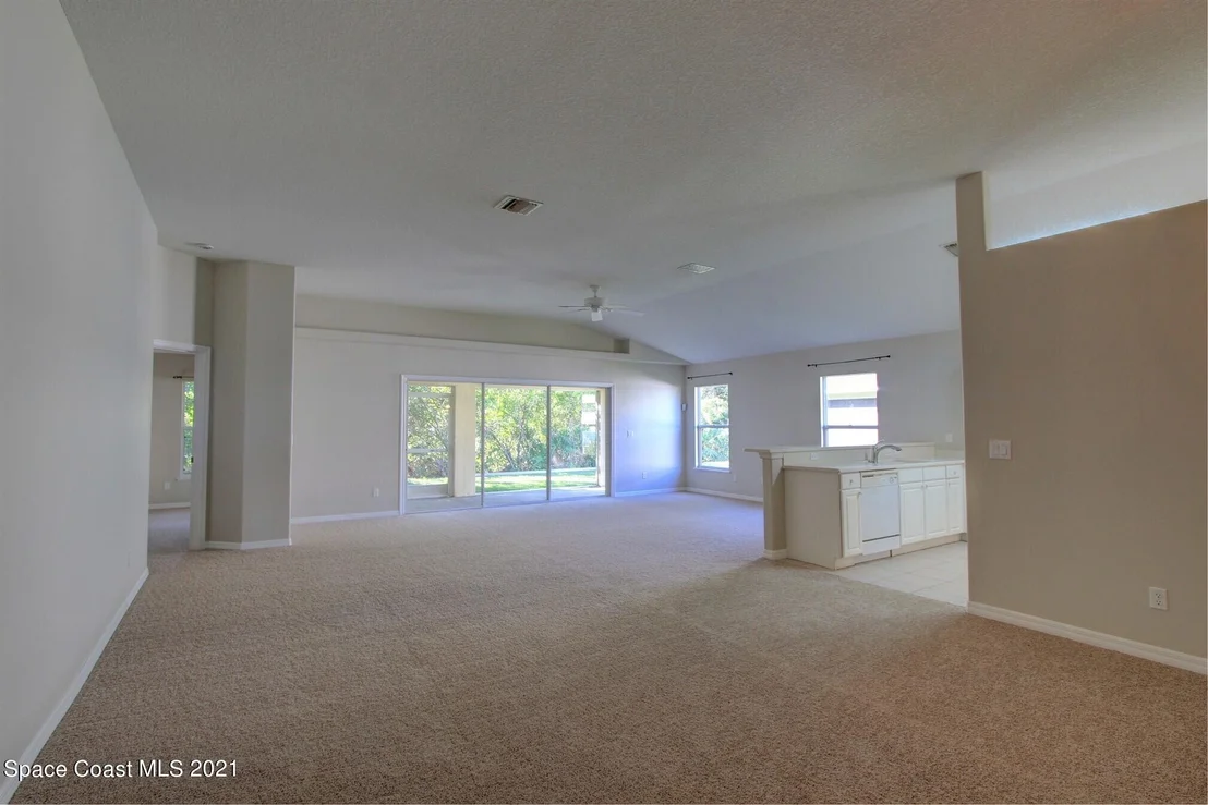 Photo of 932 Tavernier Circle NE