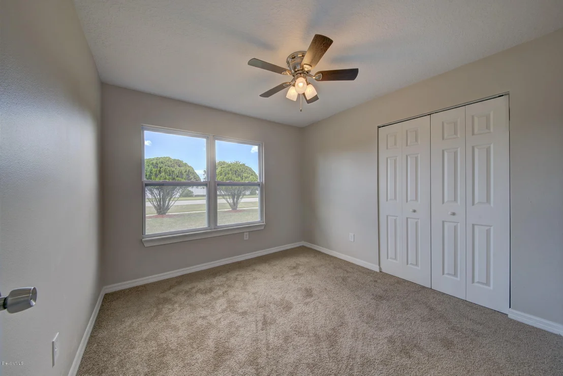 Photo of 1025 Riviera Drive NE