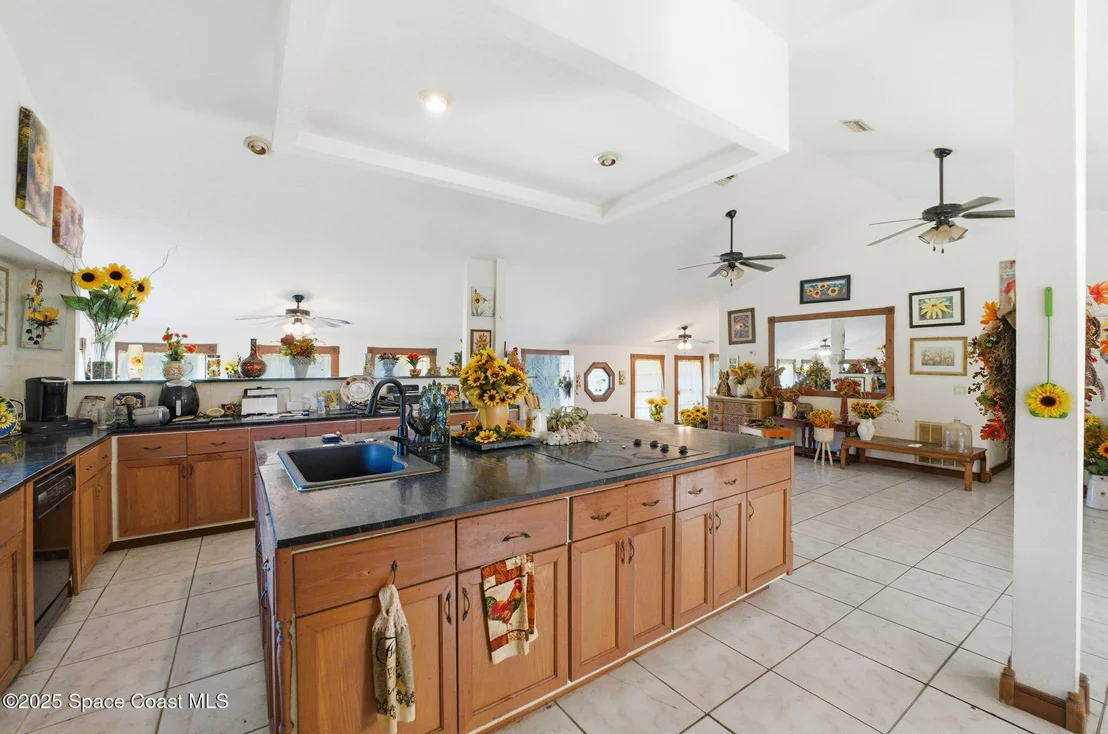 Photo of 2821&2825 Lionel Road