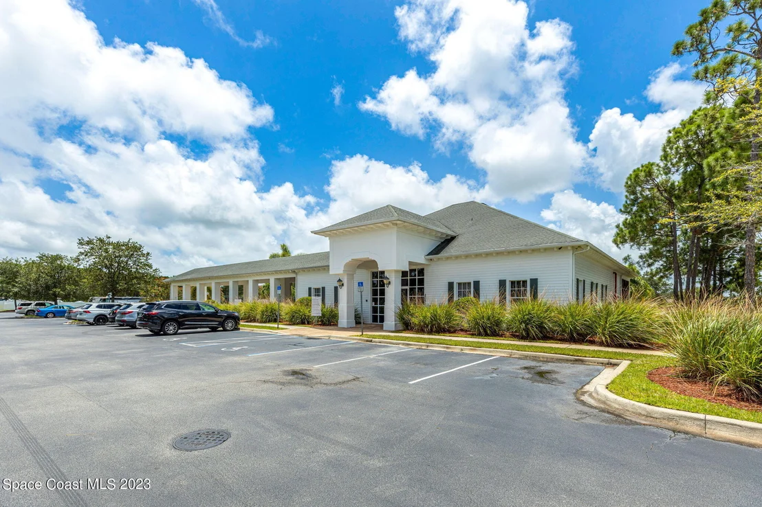 Photo of 2037 Windbrook Drive SE