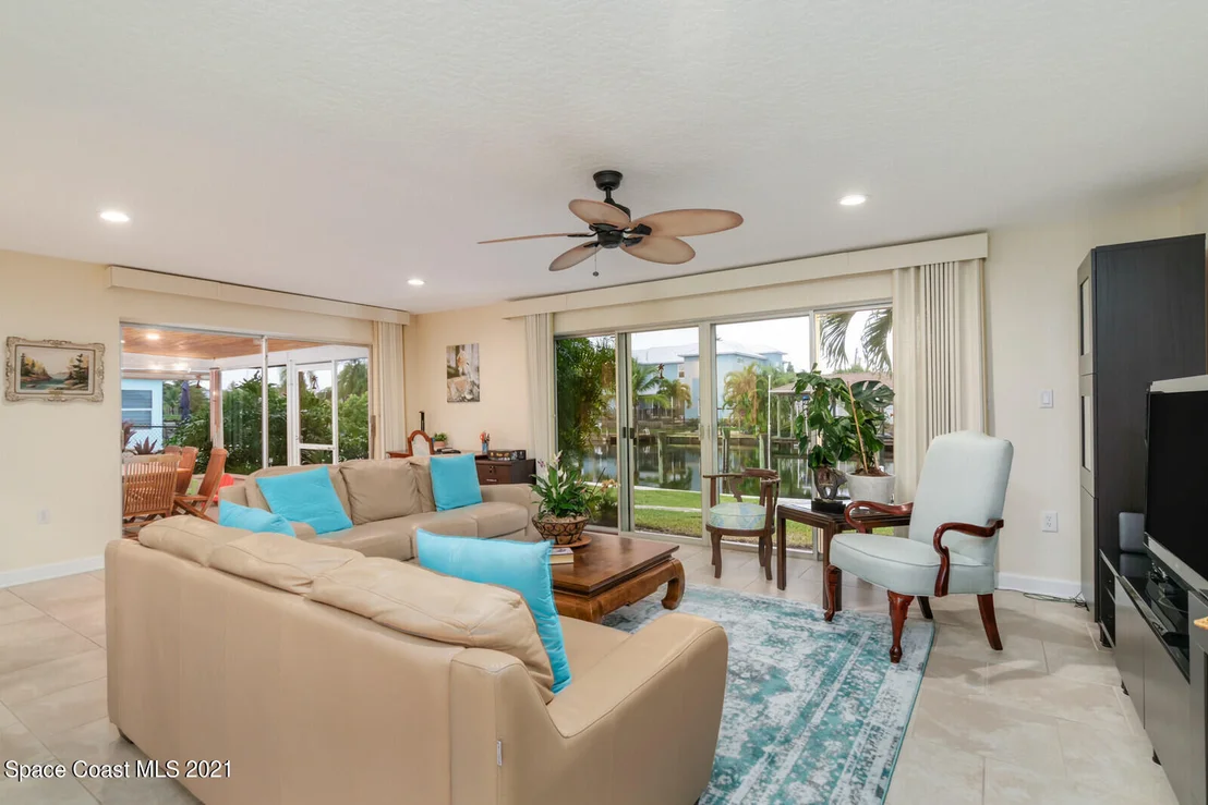 Photo of 481 Cardinal Drive