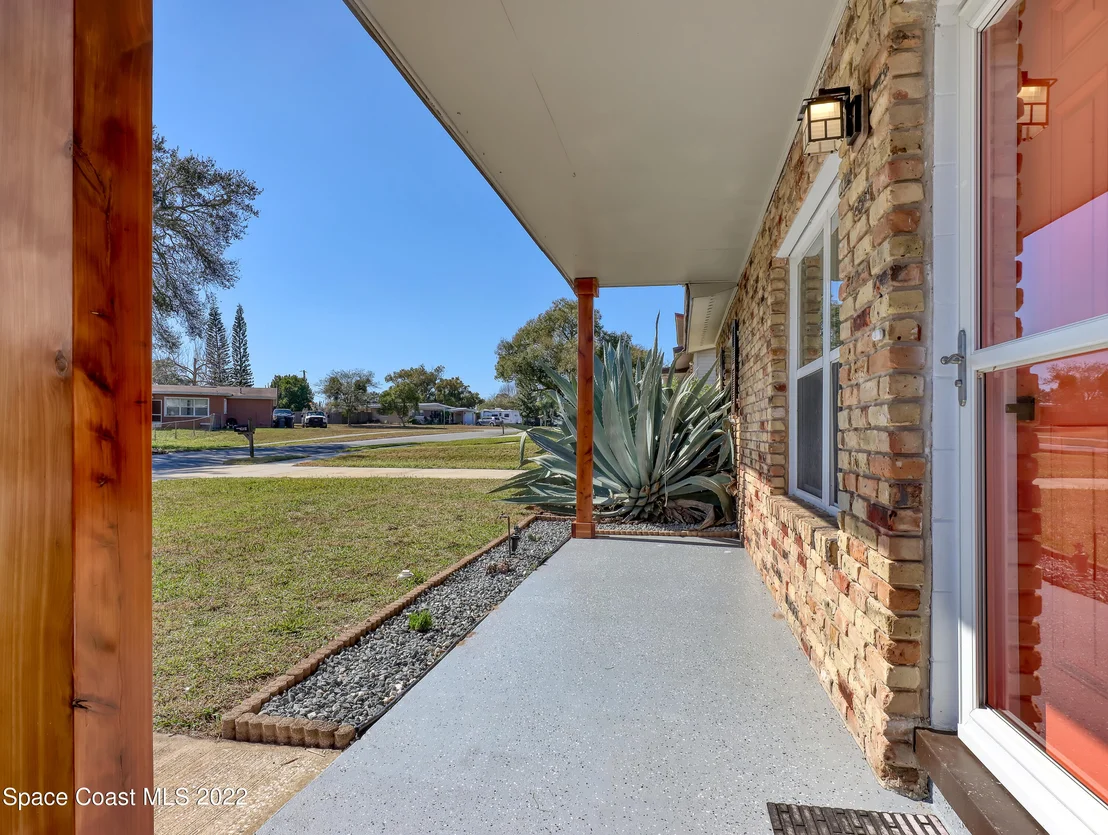 Photo of 800 Forest Road