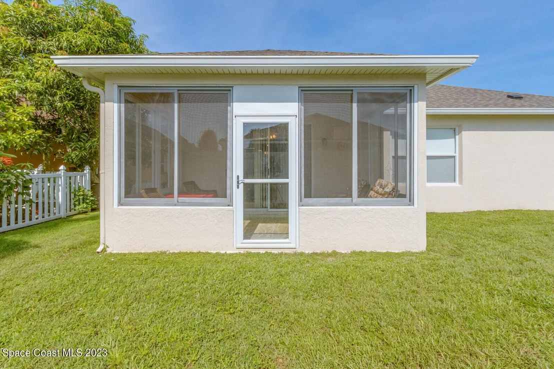 Photo of 881 Benton Drive