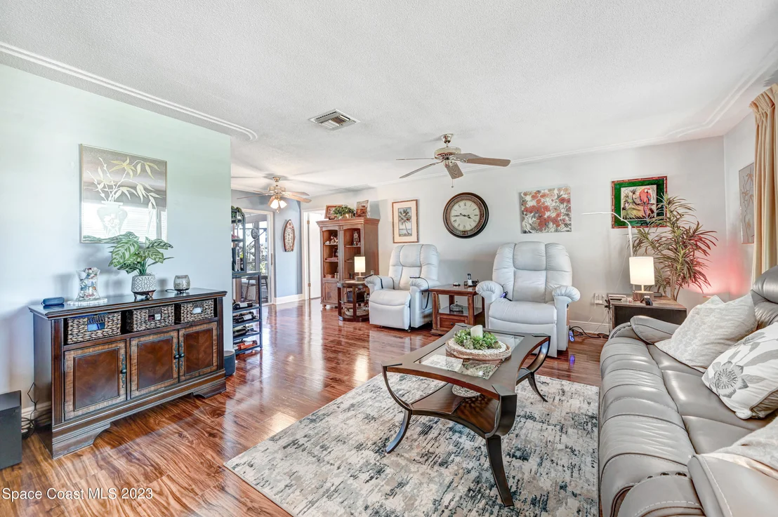 Photo of 405 Thrush Drive