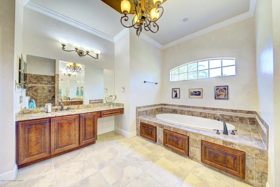 Photo of 2084 Botanica Circle